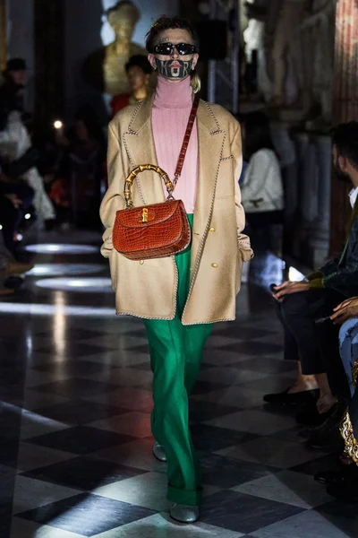 Look 28